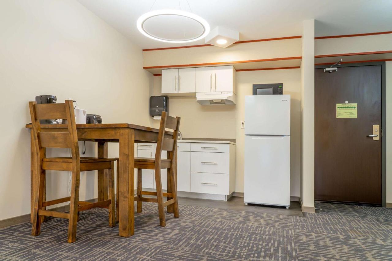 Quality Inn Sunshine Suites Terrace Luaran gambar