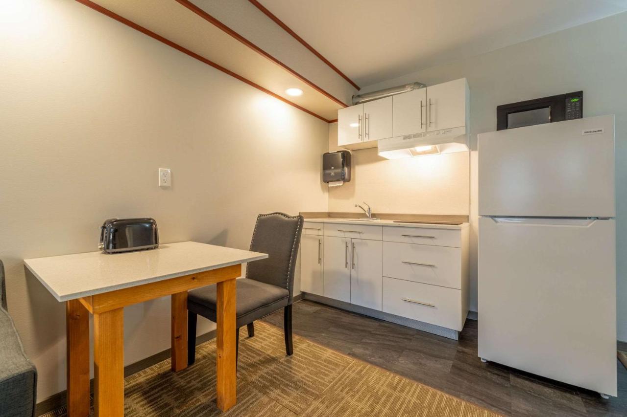 Quality Inn Sunshine Suites Terrace Luaran gambar